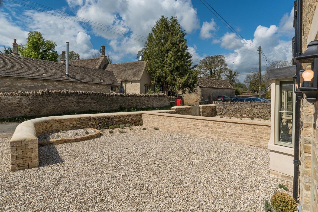 Designer Cotswold Post House With External Sauna Tetbury Exterior foto